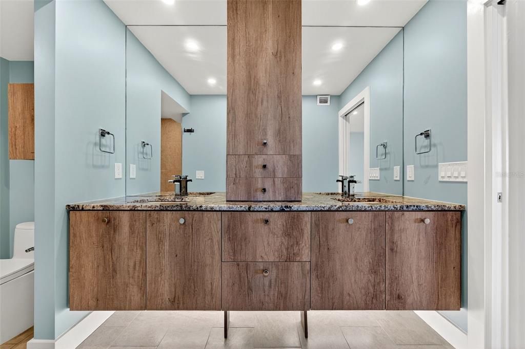 For Sale: $1,658,000 (2 beds, 2 baths, 1729 Square Feet)