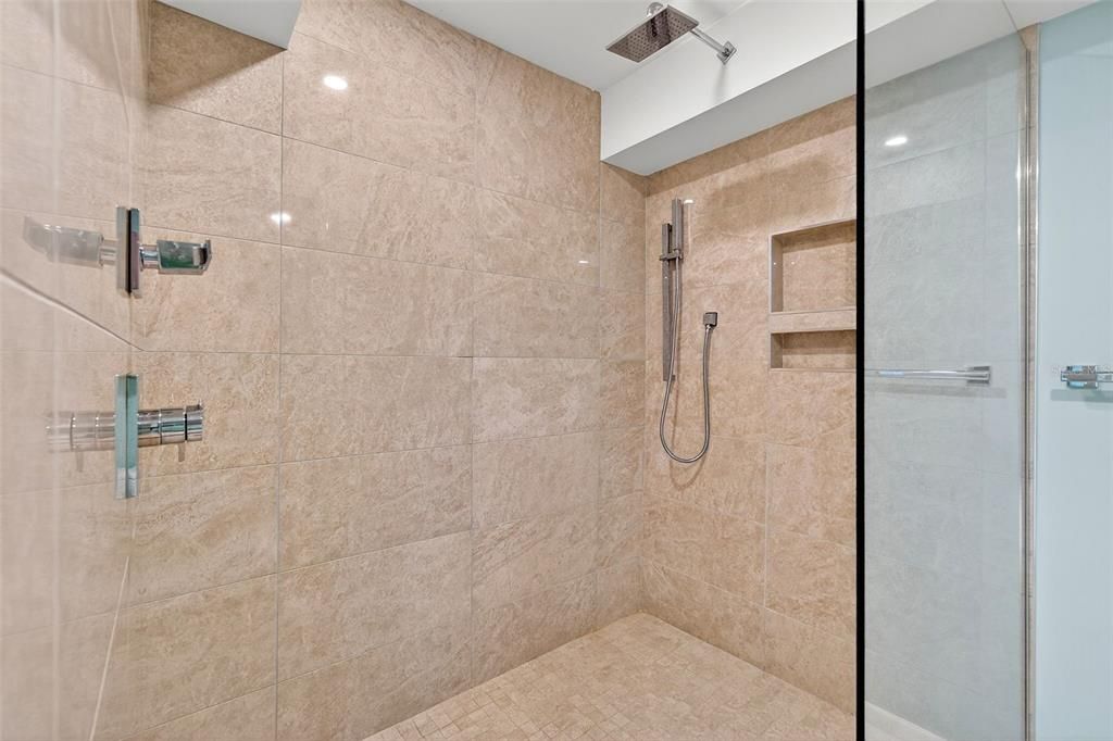 For Sale: $1,658,000 (2 beds, 2 baths, 1729 Square Feet)