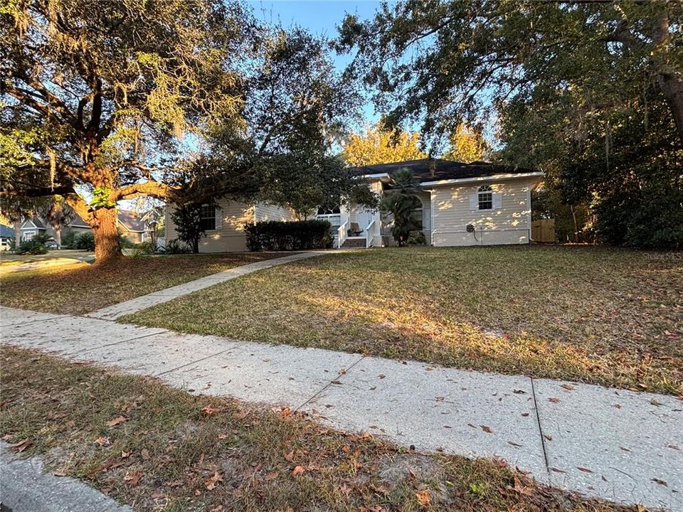 For Rent: $3,550 (4 beds, 2 baths, 2554 Square Feet)