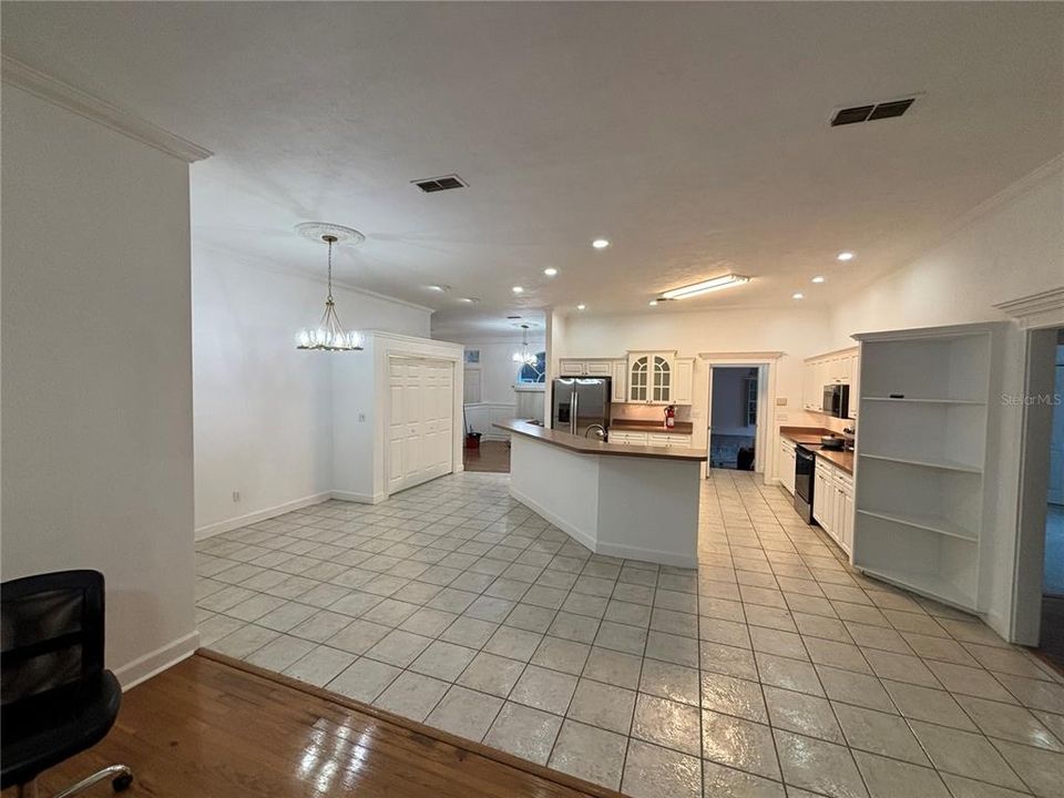 For Rent: $3,550 (4 beds, 2 baths, 2554 Square Feet)