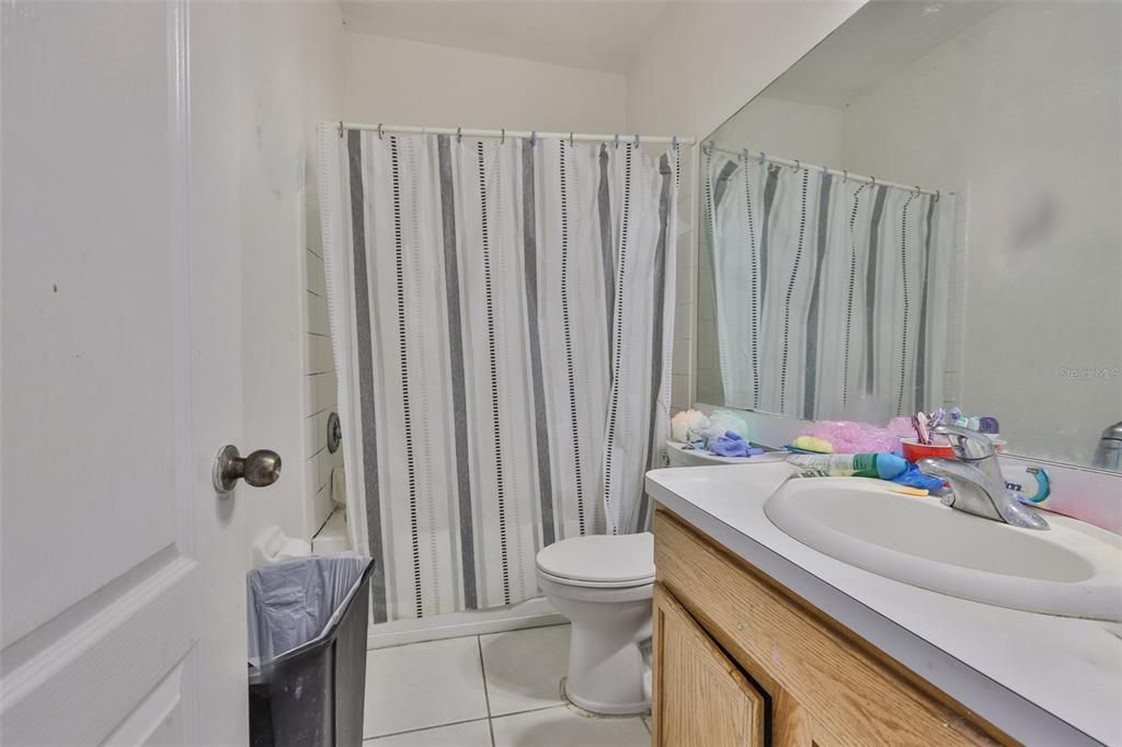 En Venta: $330,000 (4 camas, 2 baños, 1963 Pies cuadrados)