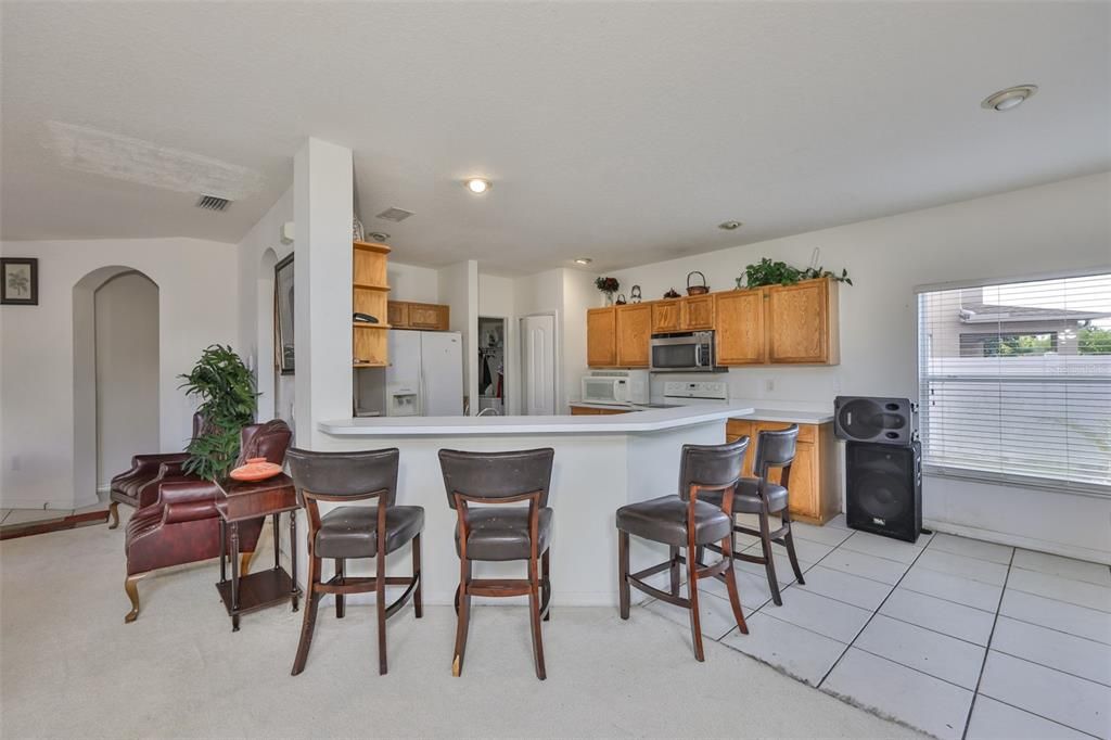 En Venta: $330,000 (4 camas, 2 baños, 1963 Pies cuadrados)