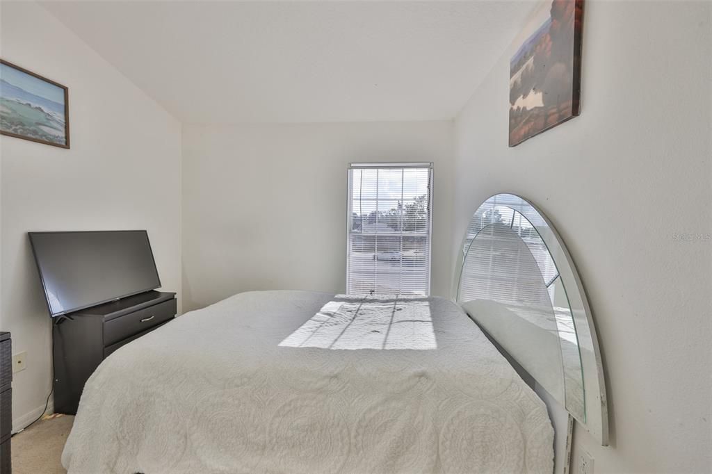 En Venta: $330,000 (4 camas, 2 baños, 1963 Pies cuadrados)