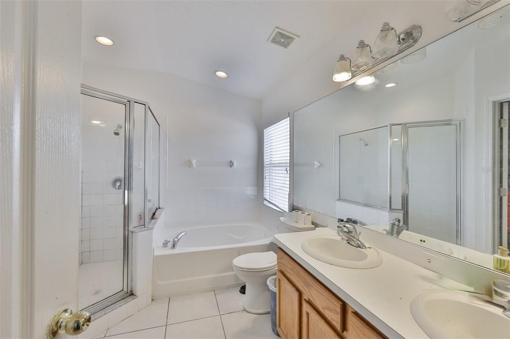 En Venta: $330,000 (4 camas, 2 baños, 1963 Pies cuadrados)