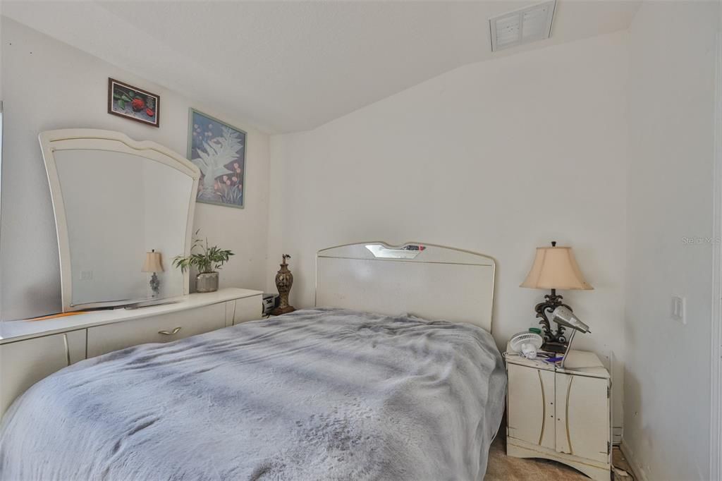 En Venta: $330,000 (4 camas, 2 baños, 1963 Pies cuadrados)