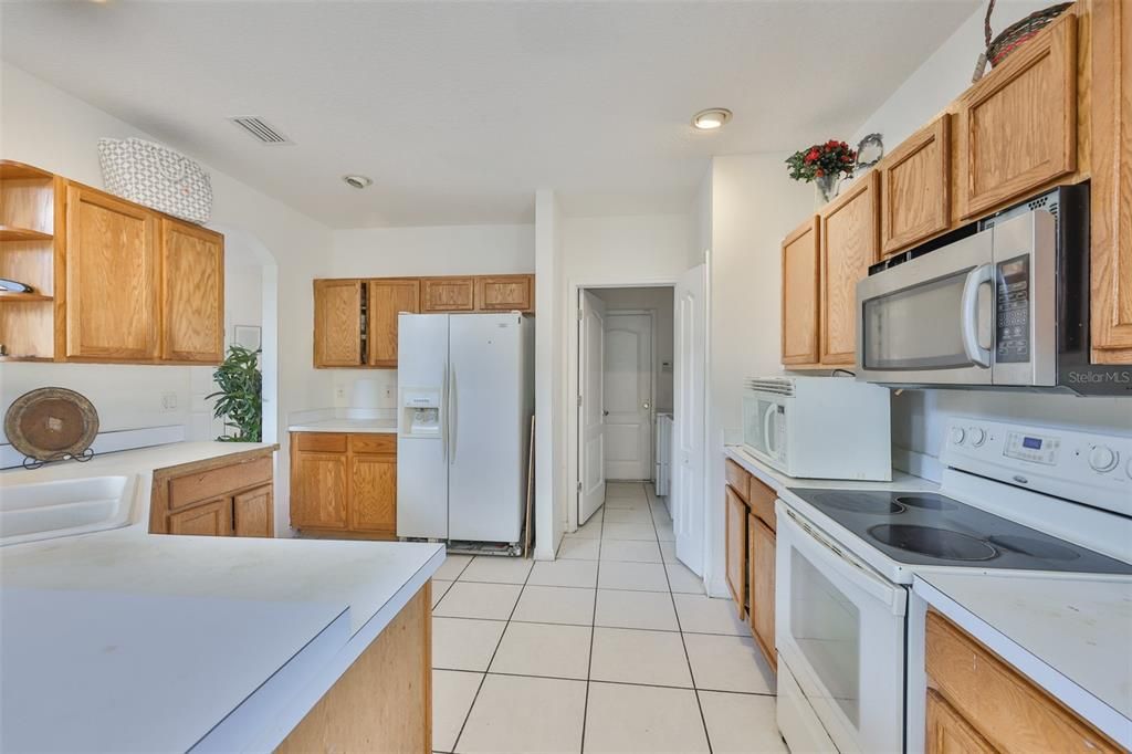 En Venta: $330,000 (4 camas, 2 baños, 1963 Pies cuadrados)