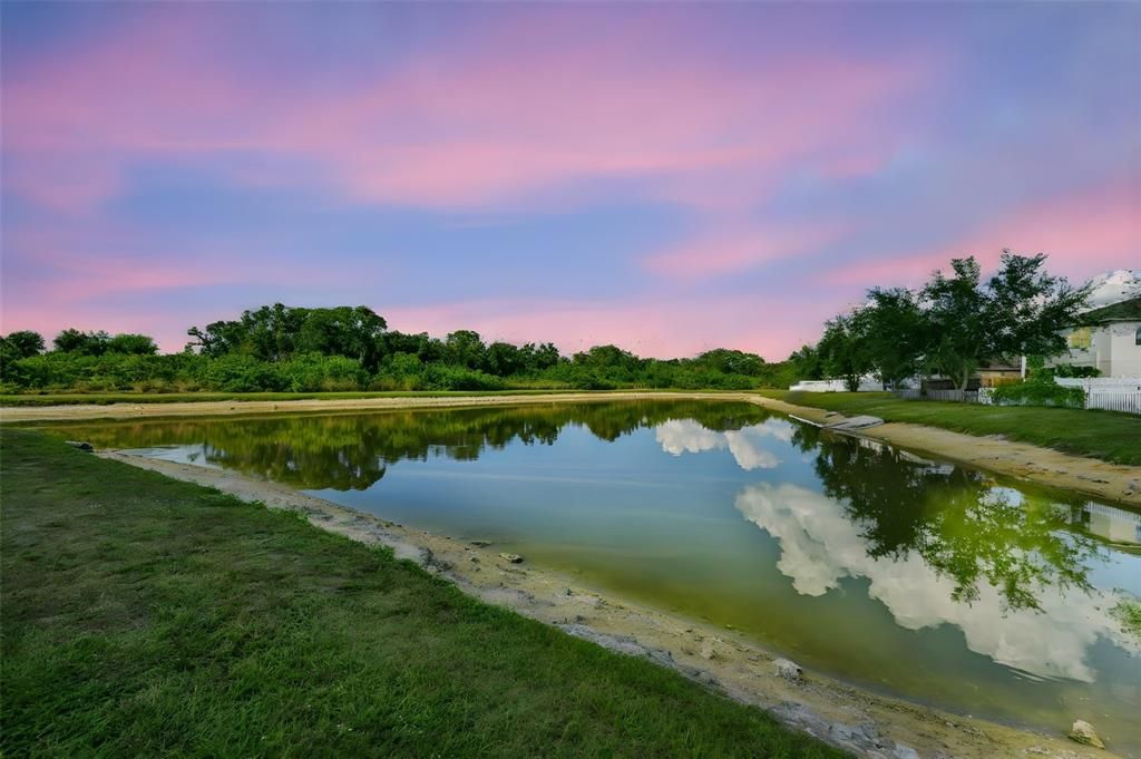 En Venta: $330,000 (4 camas, 2 baños, 1963 Pies cuadrados)