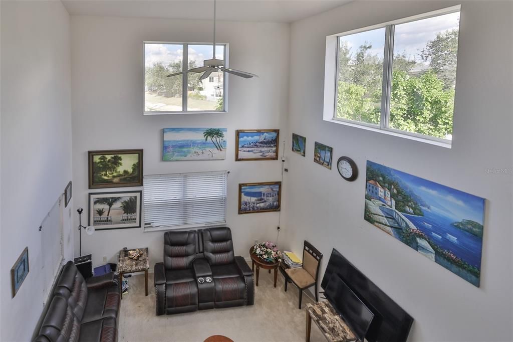 En Venta: $330,000 (4 camas, 2 baños, 1963 Pies cuadrados)