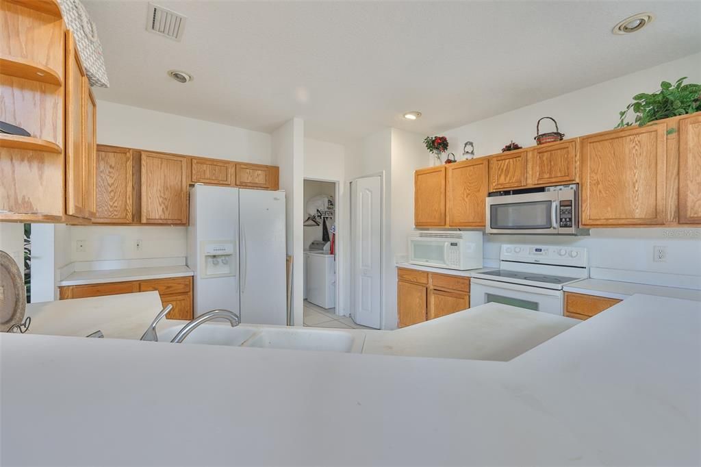 En Venta: $330,000 (4 camas, 2 baños, 1963 Pies cuadrados)