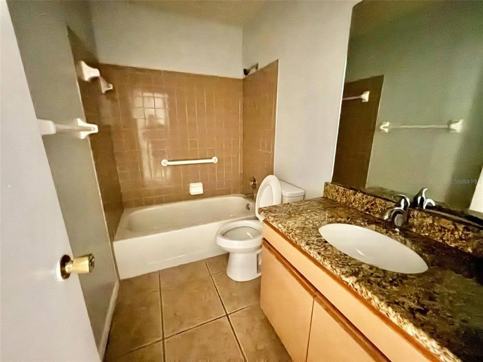 出租: $1,400 (2 贝兹, 2 浴室, 1078 平方英尺)