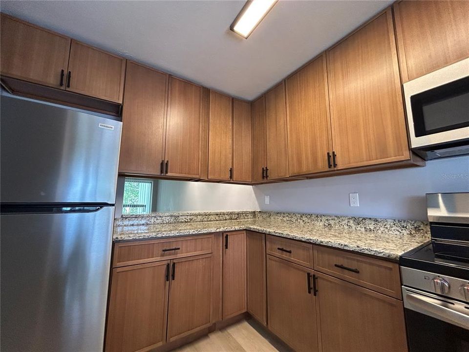 For Sale: $179,900 (2 beds, 1 baths, 1214 Square Feet)