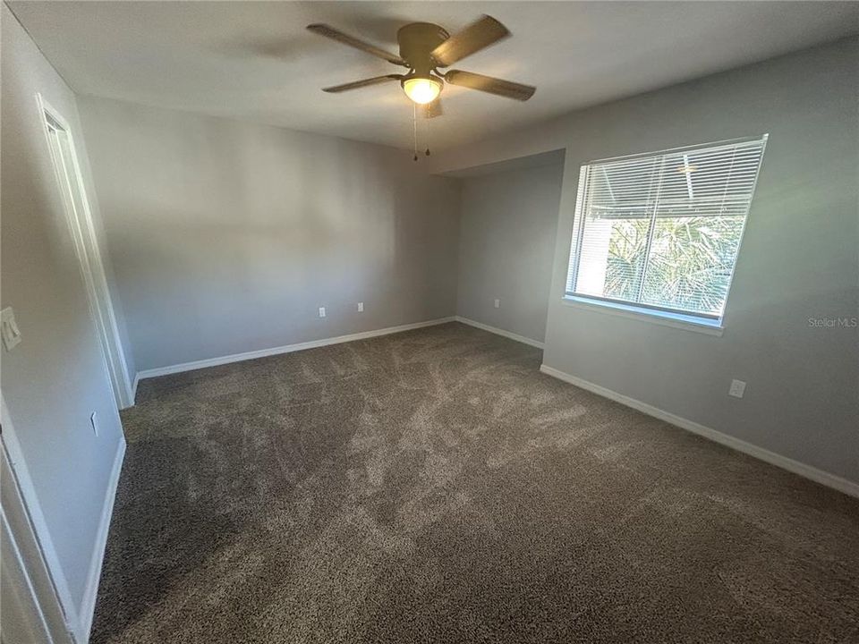 For Sale: $179,900 (2 beds, 1 baths, 1214 Square Feet)