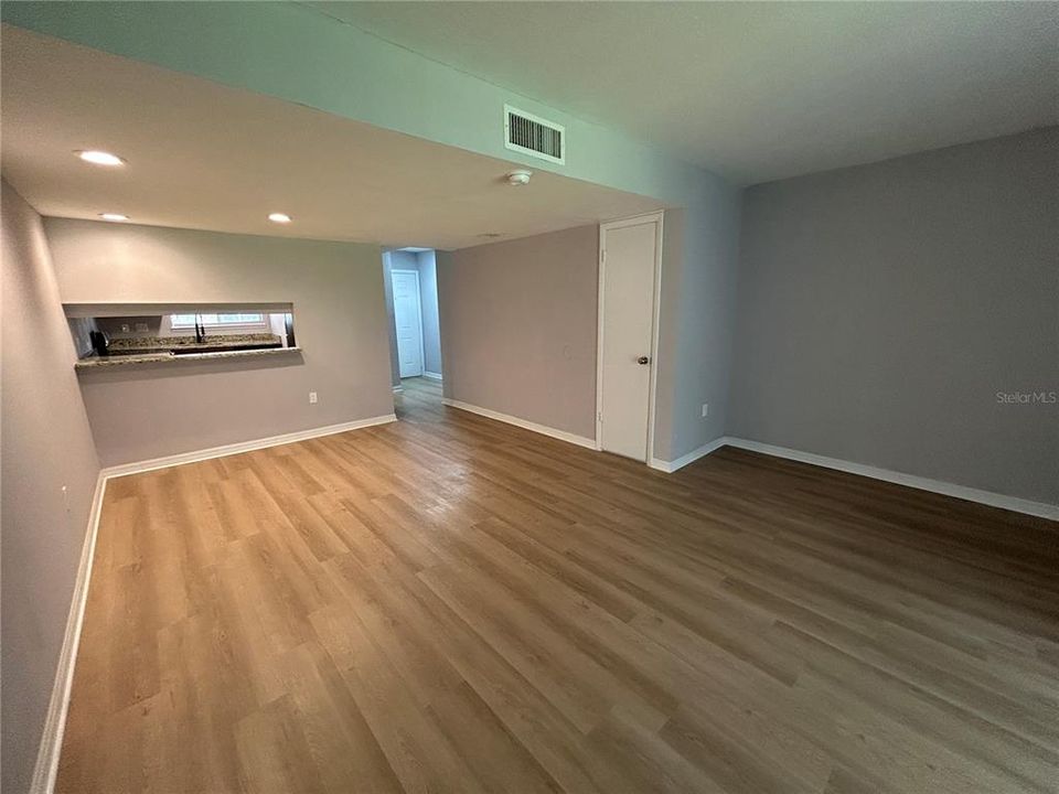 For Sale: $179,900 (2 beds, 1 baths, 1214 Square Feet)