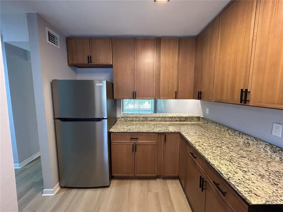 For Sale: $179,900 (2 beds, 1 baths, 1214 Square Feet)