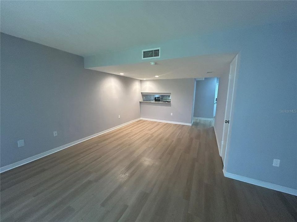 For Sale: $179,900 (2 beds, 1 baths, 1214 Square Feet)