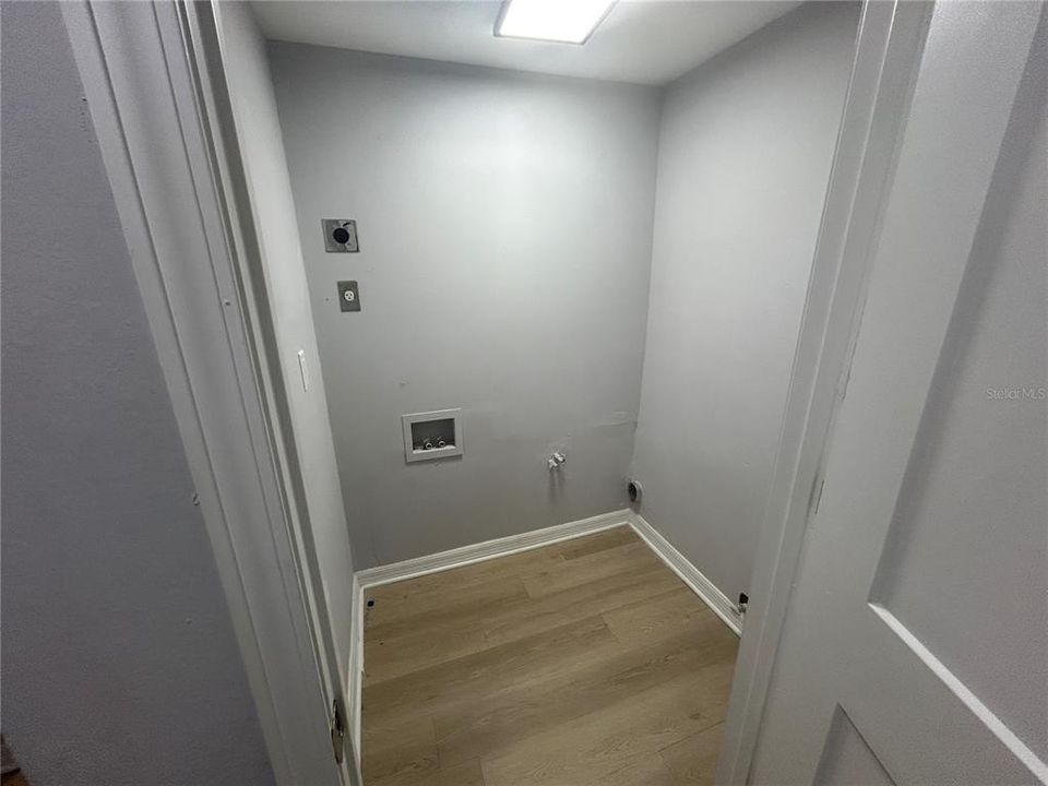 For Sale: $179,900 (2 beds, 1 baths, 1214 Square Feet)