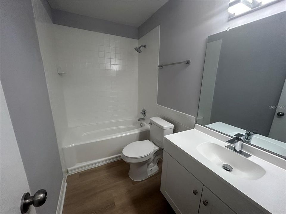 For Sale: $179,900 (2 beds, 1 baths, 1214 Square Feet)