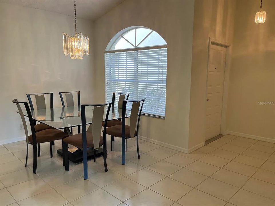 На продажу: $389,900 (3 спален, 2 ванн, 1570 Квадратных фут)