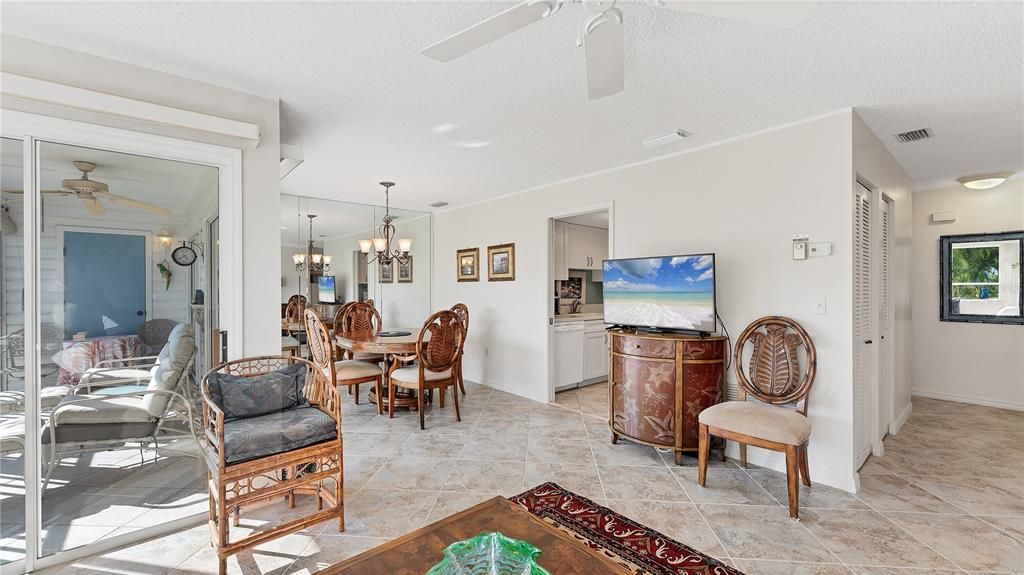 En Venta: $379,900 (3 camas, 2 baños, 1216 Pies cuadrados)