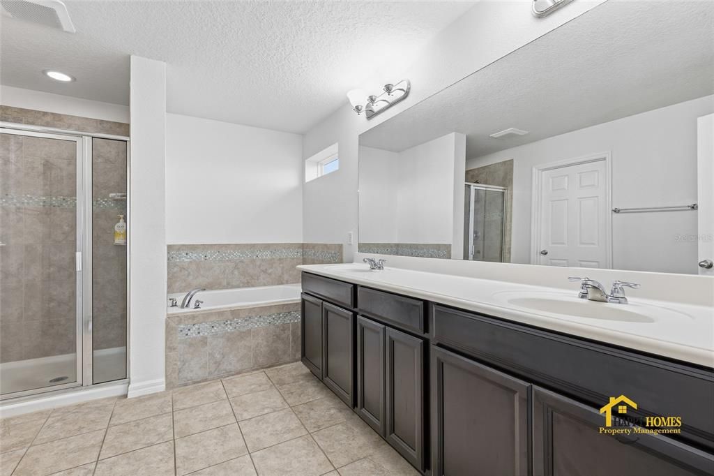 В аренду: $4,900 (4 спален, 2 ванн, 3467 Квадратных фут)