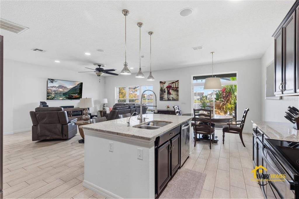 В аренду: $4,900 (4 спален, 2 ванн, 3467 Квадратных фут)