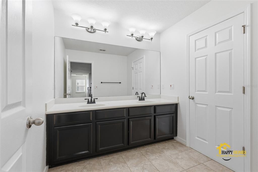 В аренду: $4,900 (4 спален, 2 ванн, 3467 Квадратных фут)