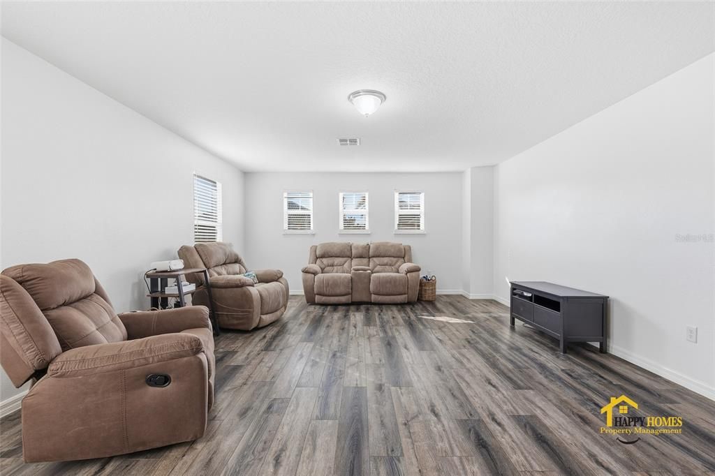 В аренду: $4,900 (4 спален, 2 ванн, 3467 Квадратных фут)