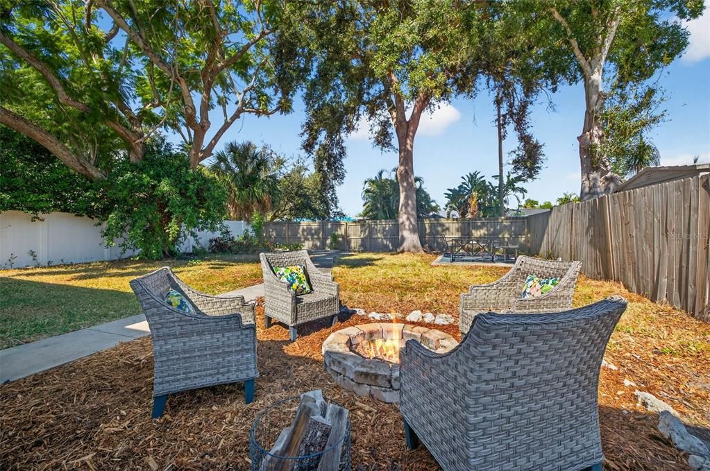 待售: $365,000 (3 贝兹, 1 浴室, 941 平方英尺)