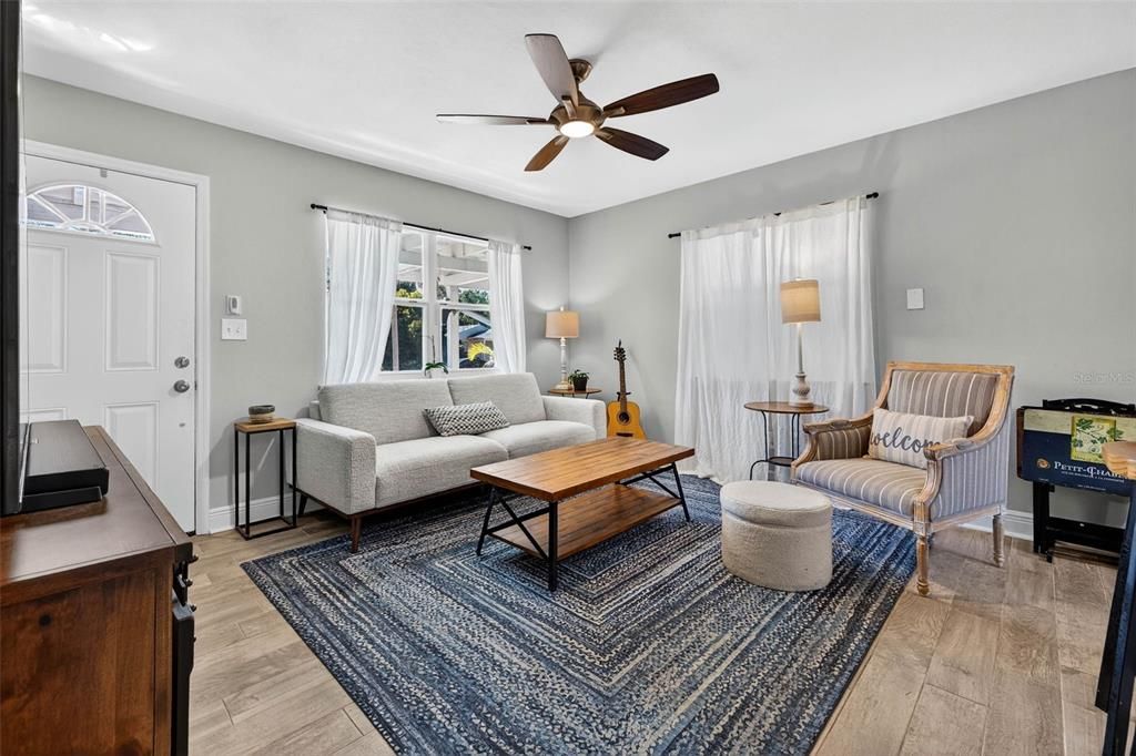 待售: $365,000 (3 贝兹, 1 浴室, 941 平方英尺)