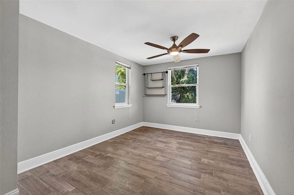 待售: $365,000 (3 贝兹, 1 浴室, 941 平方英尺)