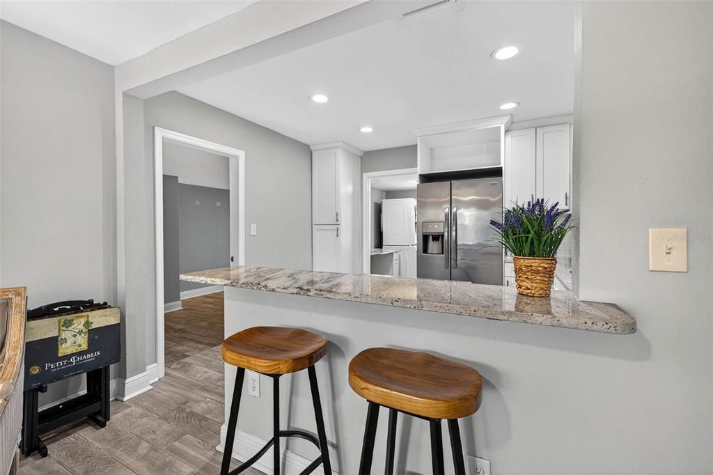 待售: $365,000 (3 贝兹, 1 浴室, 941 平方英尺)