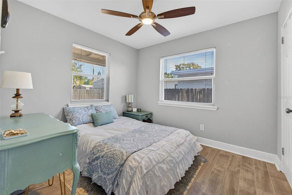 待售: $365,000 (3 贝兹, 1 浴室, 941 平方英尺)