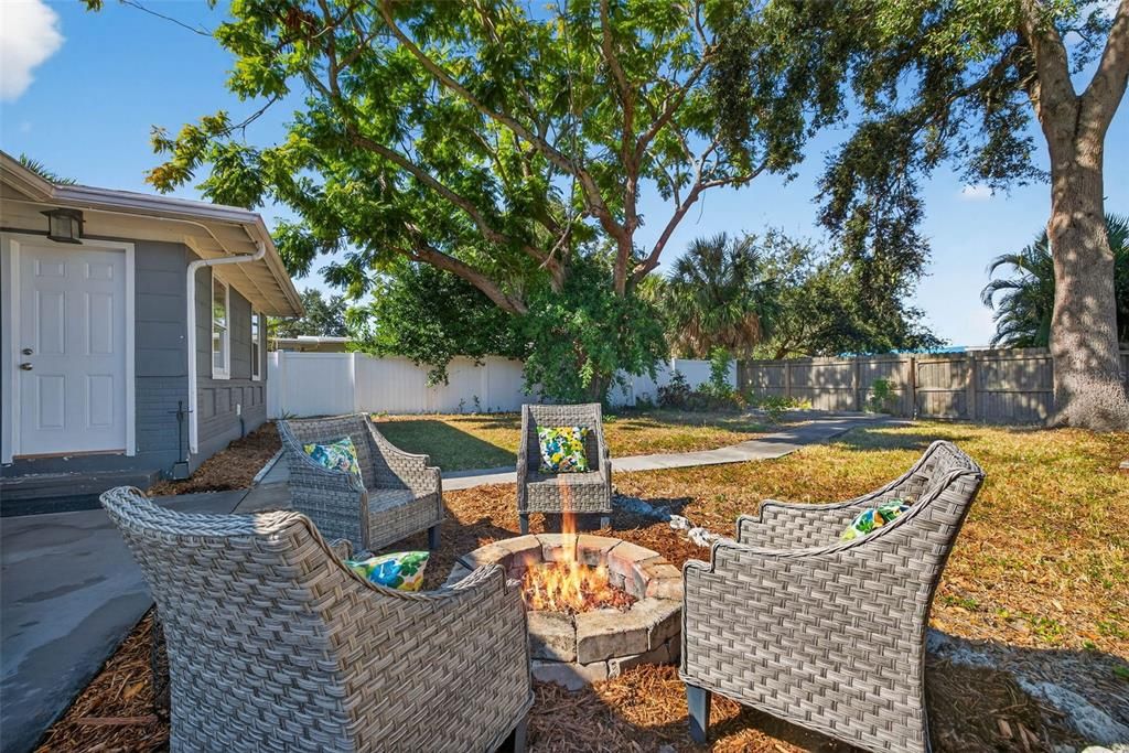 待售: $365,000 (3 贝兹, 1 浴室, 941 平方英尺)