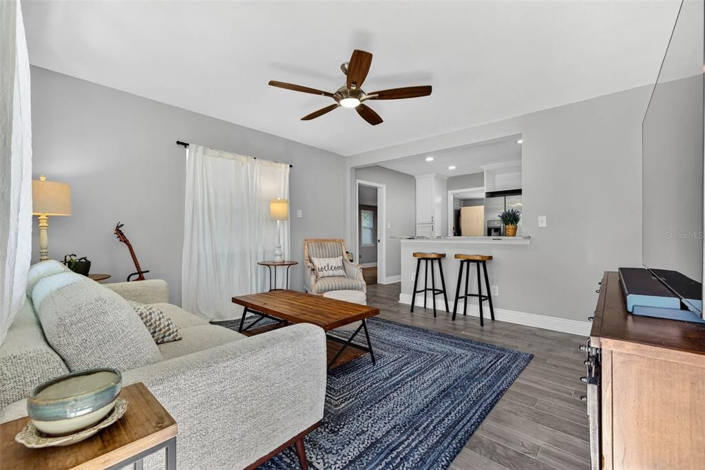 待售: $365,000 (3 贝兹, 1 浴室, 941 平方英尺)