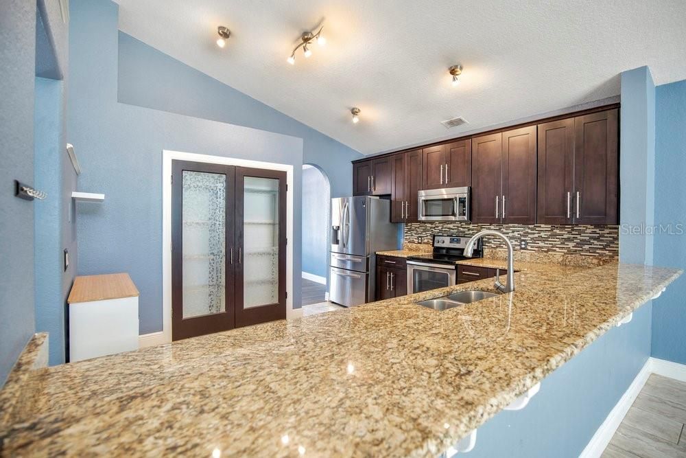 For Sale: $500,000 (4 beds, 3 baths, 2346 Square Feet)