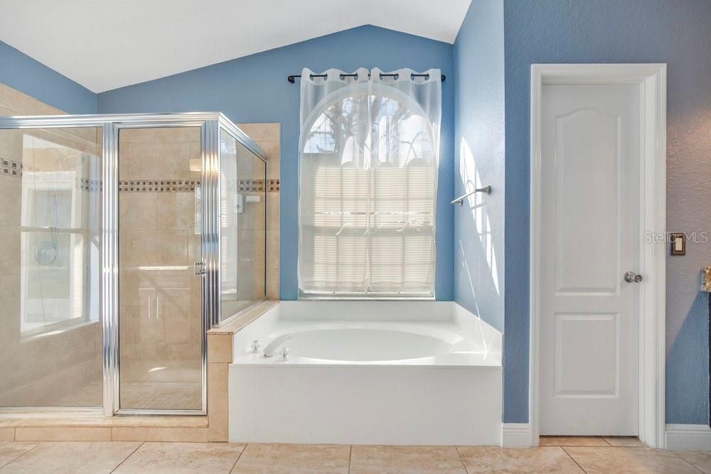 For Sale: $500,000 (4 beds, 3 baths, 2346 Square Feet)