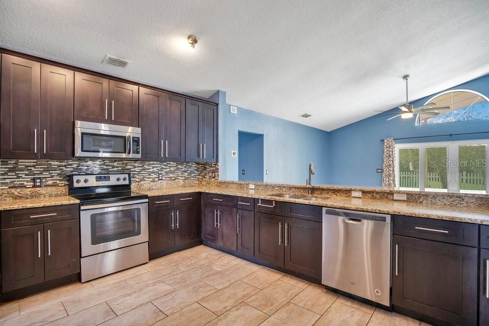 For Sale: $500,000 (4 beds, 3 baths, 2346 Square Feet)