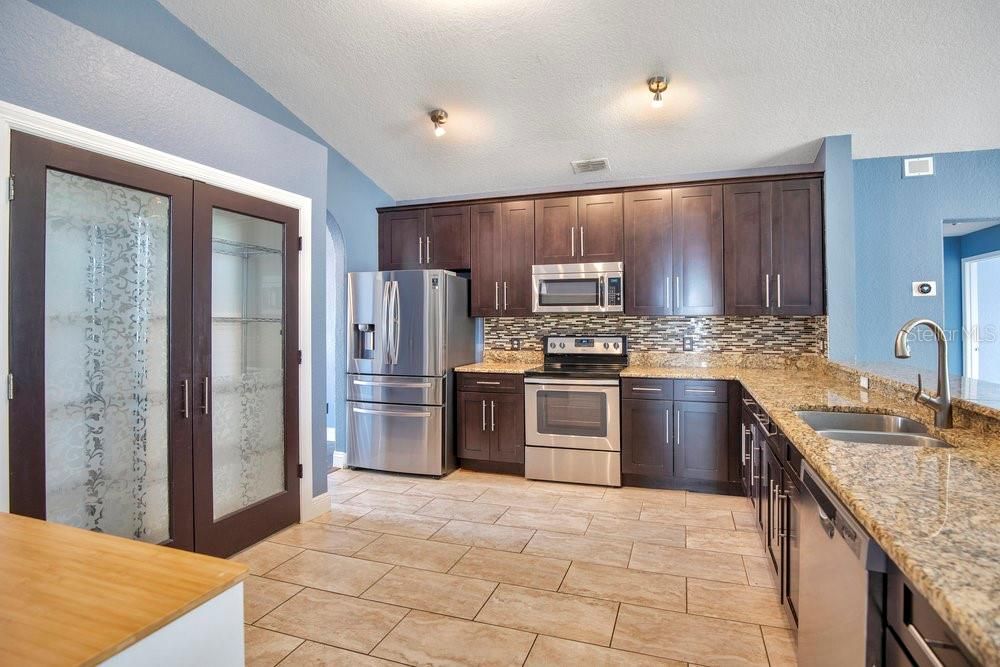 For Sale: $500,000 (4 beds, 3 baths, 2346 Square Feet)