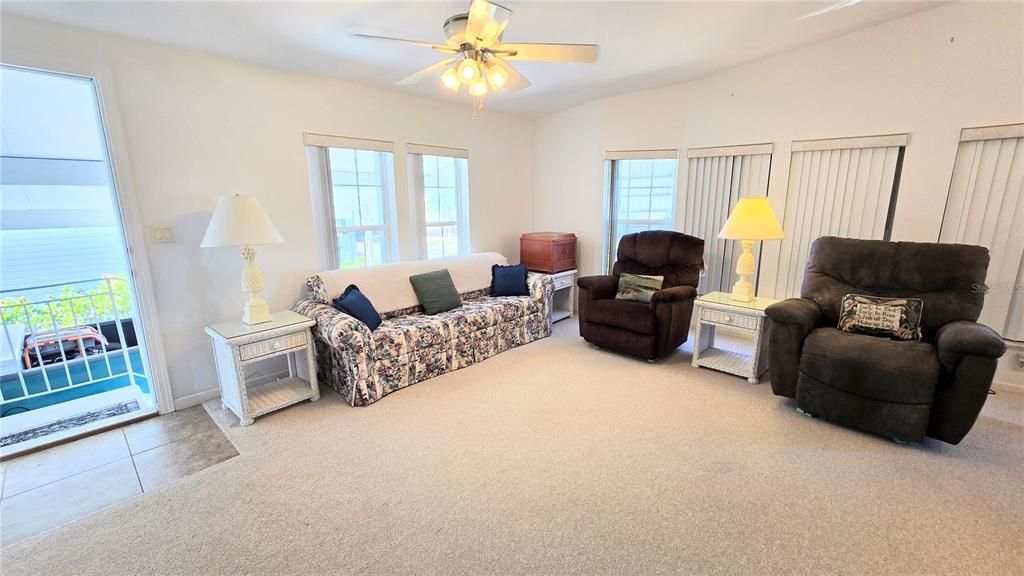 For Sale: $155,000 (2 beds, 2 baths, 1000 Square Feet)