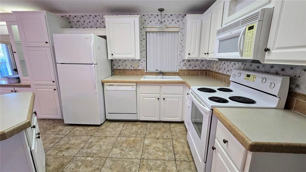 For Sale: $155,000 (2 beds, 2 baths, 1000 Square Feet)
