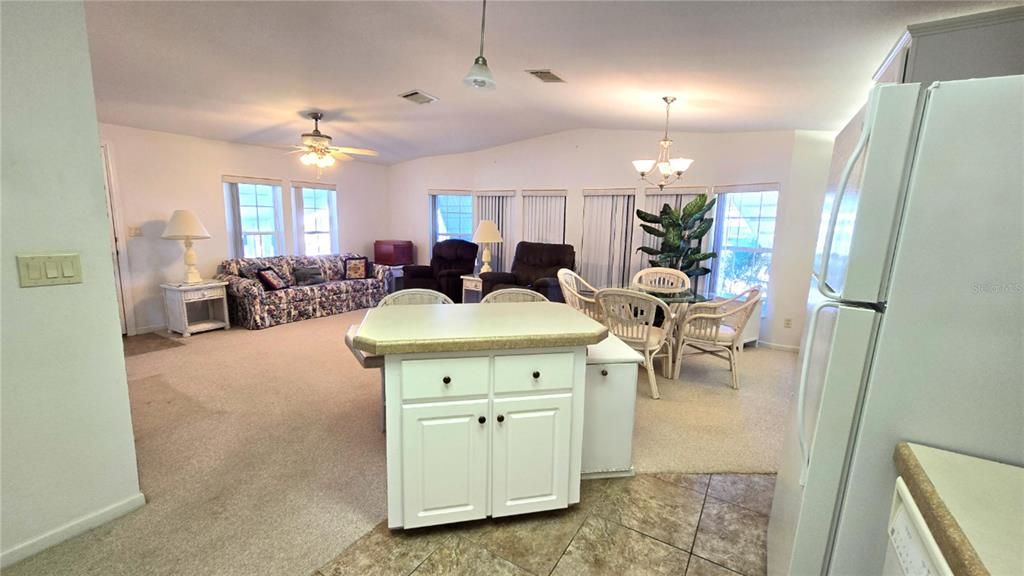 For Sale: $155,000 (2 beds, 2 baths, 1000 Square Feet)