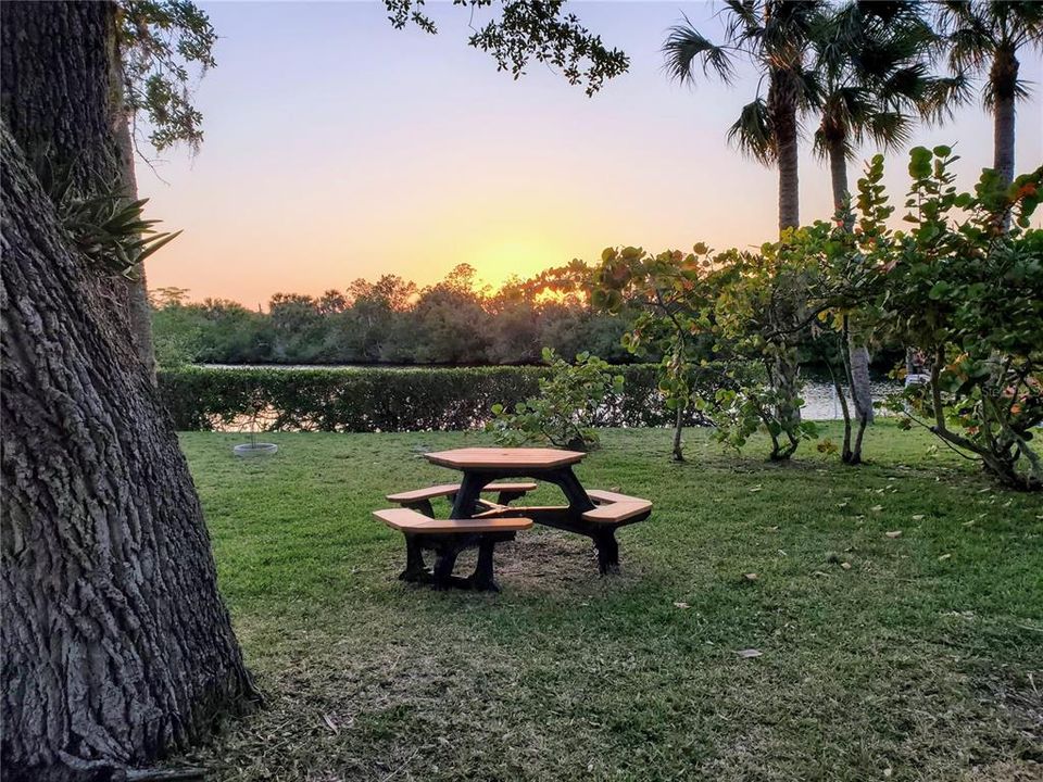 For Sale: $155,000 (2 beds, 2 baths, 1000 Square Feet)