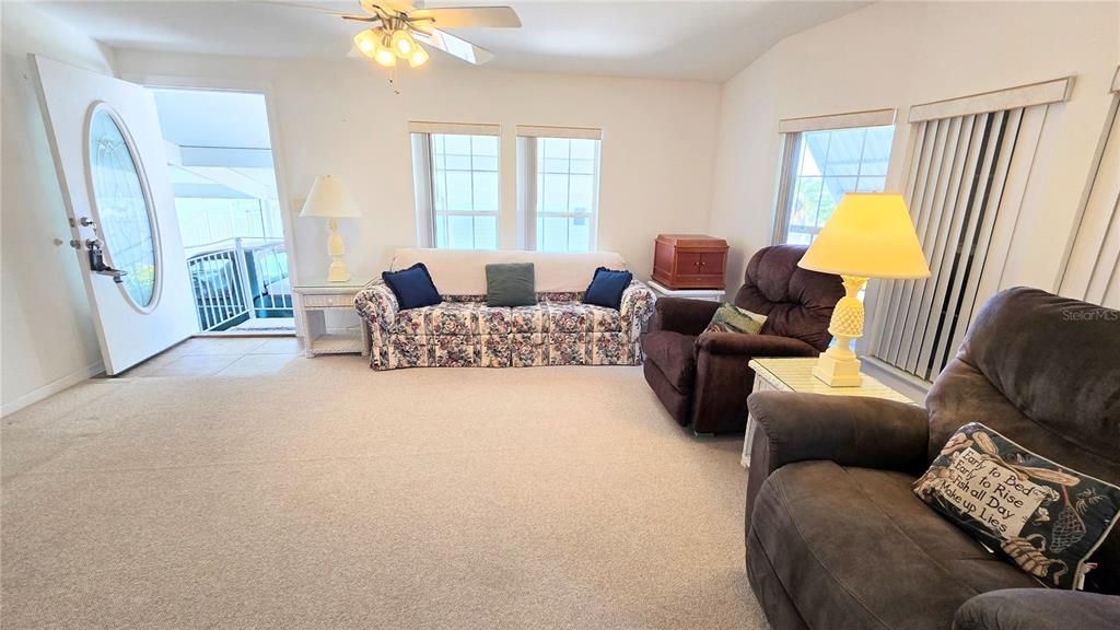 For Sale: $155,000 (2 beds, 2 baths, 1000 Square Feet)