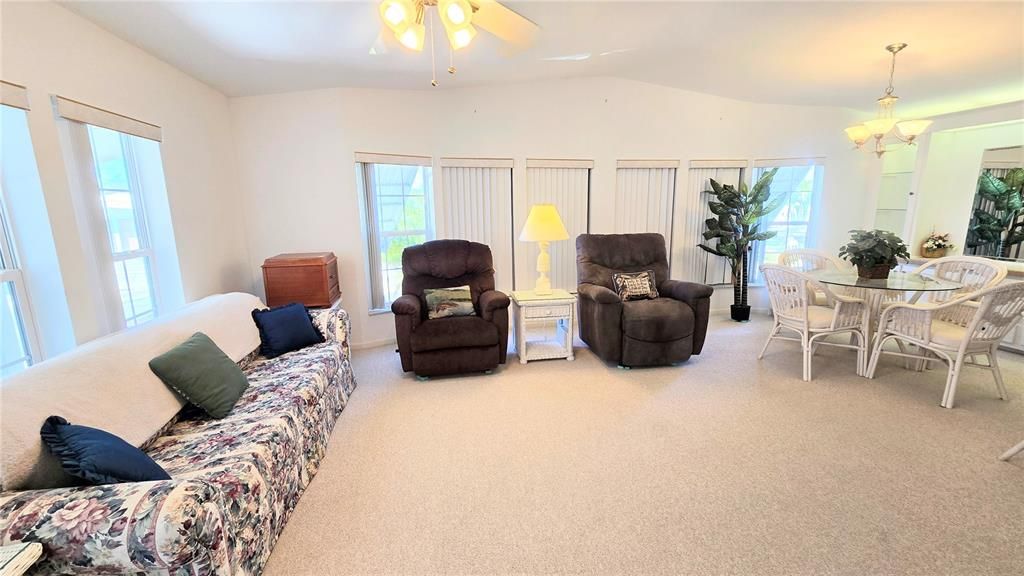 For Sale: $155,000 (2 beds, 2 baths, 1000 Square Feet)