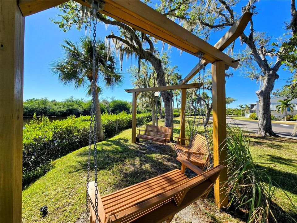 For Sale: $155,000 (2 beds, 2 baths, 1000 Square Feet)