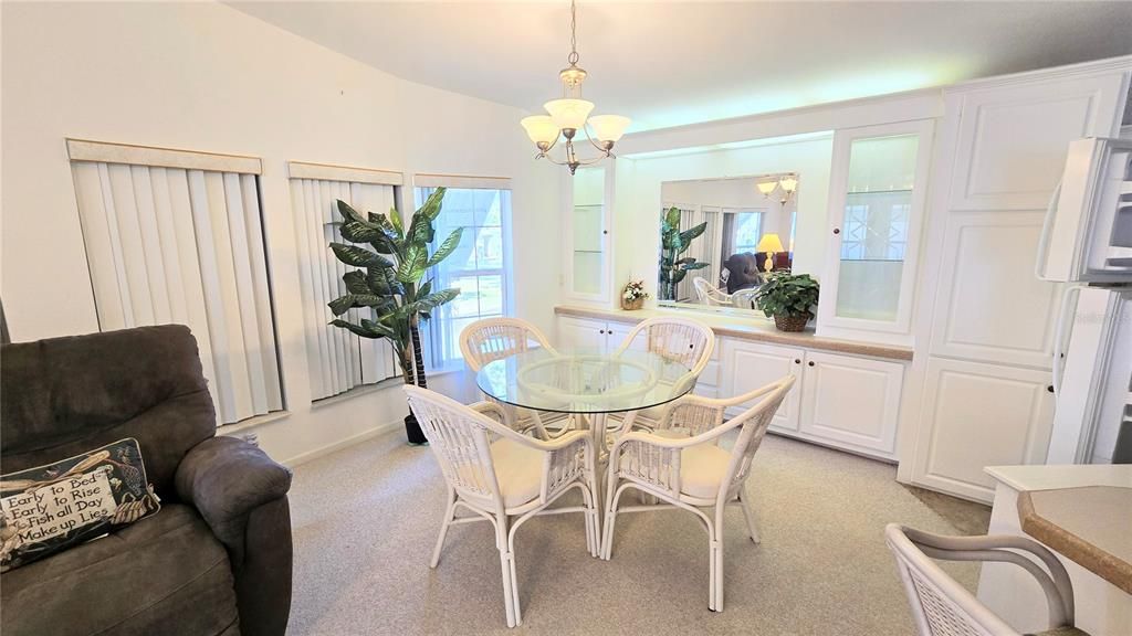 For Sale: $155,000 (2 beds, 2 baths, 1000 Square Feet)