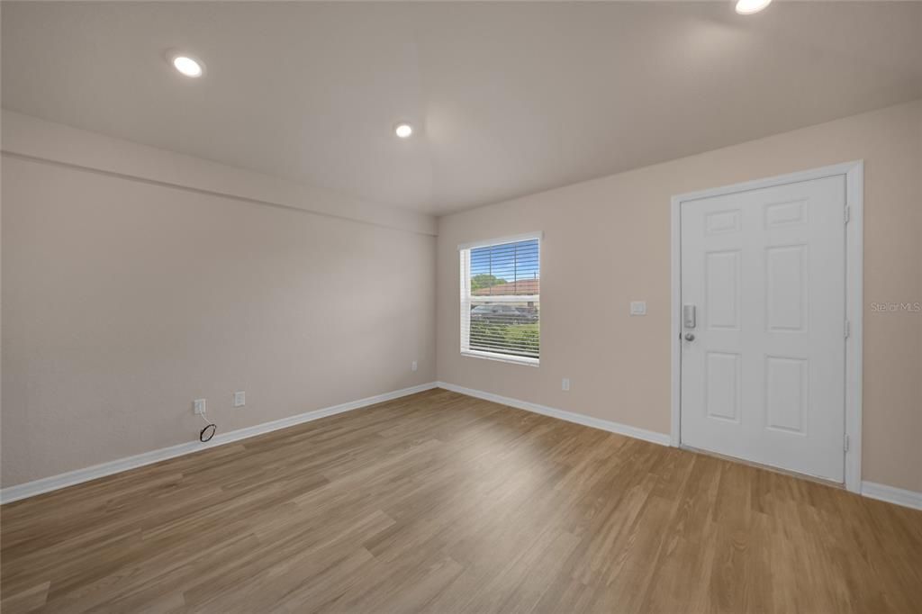 待售: $399,900 (4 贝兹, 0 浴室, 2096 平方英尺)