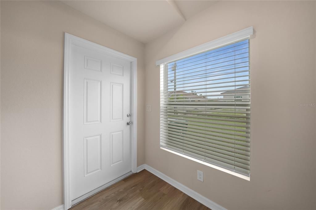 待售: $399,900 (4 贝兹, 0 浴室, 2096 平方英尺)