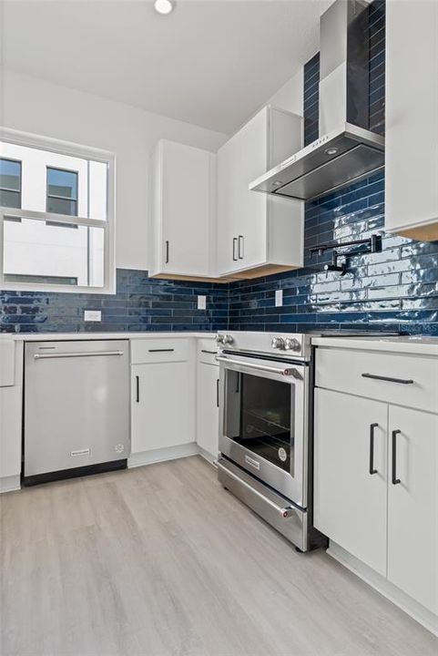 For Sale: $859,900 (3 beds, 3 baths, 2077 Square Feet)