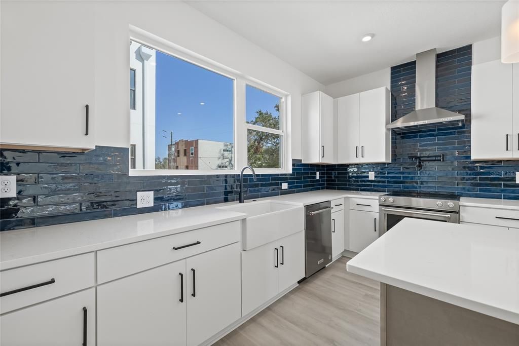 For Sale: $859,900 (3 beds, 3 baths, 2077 Square Feet)